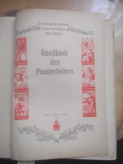 Handbuch+des+Pionierleiters++Zum+Kampf+f%C3%BCr+die+Sache+Lenins+und+Stalins+Seid+Bereit