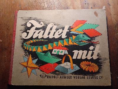 Faltet mit Anleitungen für eine reiche Auswahl fröhlichbunter Papierfaltarbeiten in methodischer Reihenfolge - Front Cover
