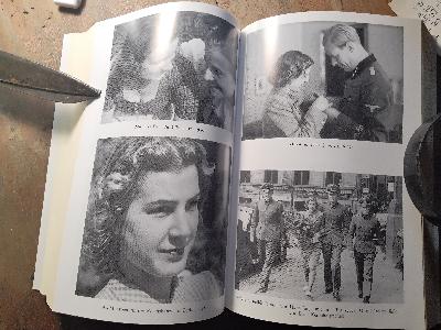 Bis zur letzten Sekunde  Hitlers Sekretärin erzählt ihr Leben - Front Cover