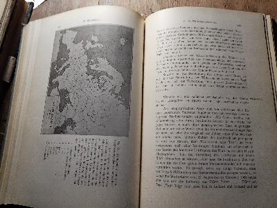 Baltische Landeskunde  im Verein mit mehreren Mitarbeitern herausgegeben  2 Bände - Front Cover