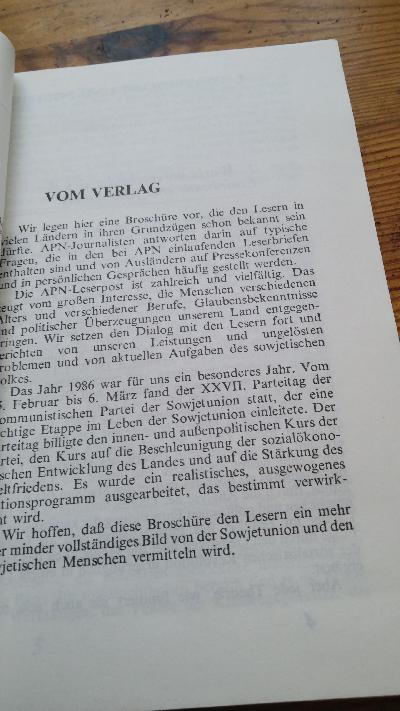 UdSSR  100 Fragen und Antworten - Front Cover