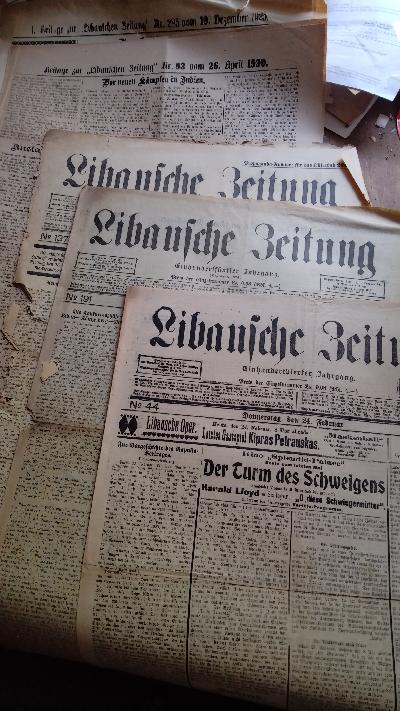 Libausche Zeitung Nr. 44 1927 und Nr. 137 und 191 von 1928 sowie ein paar beiliegende Fragmente der Zeitung - Front Cover