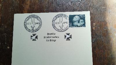 Deutsche Sondermarken im Kriege Postkarte mit 12 + 38 Briefmarke  Helden - Gedentag 1942 - Front Cover