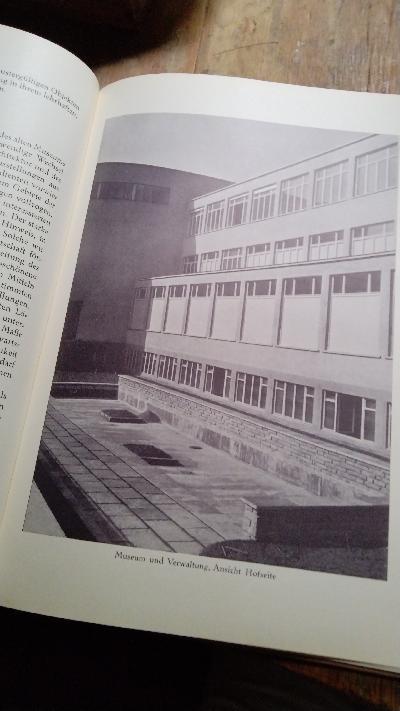 Gewerbeschule und Kunstgewerbemuseum der Stadt Zürich  Festschrift zur Eröffnung des Neubaues im Frühjahr 1933 - Front Cover