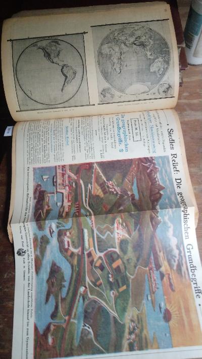 Schulwart - Katalog  Ein illustriertes Verzeichnis der besten Lehr- und Lernmittel.  Mit zahlreichen Illustrationen und bunten Beilagen. - Front Cover